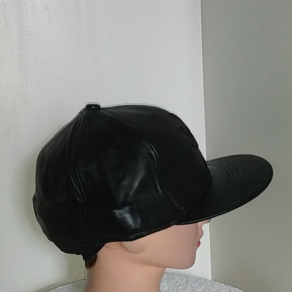 New Era leather fitted cap 7 5/8 - Picture 2 of 7